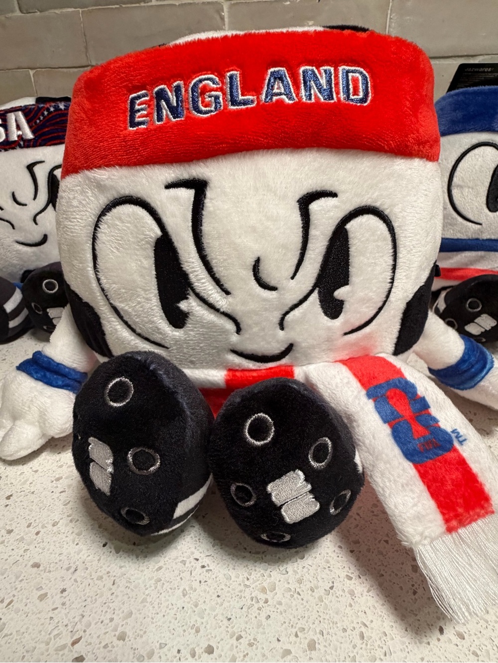 Jazwares FIFA World Cup 26 Plush Stuffed Animal - England Black, White & Red - Picture 7 of 10